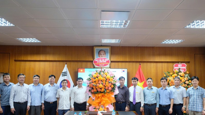 LÃNH ĐẠO XÃ LƯỢNG MINH THĂM VÀ CHÚC MỪNG SỞ GIÁO DỤC VÀ ĐÀO TẠO NGHỆ AN VÀ TRƯỜNG CAO ĐẲNG KỸ THUẬT CÔNG NGHIỆP VIỆT NAM – HÀN QUỐC NHÂN DỊP 20/11