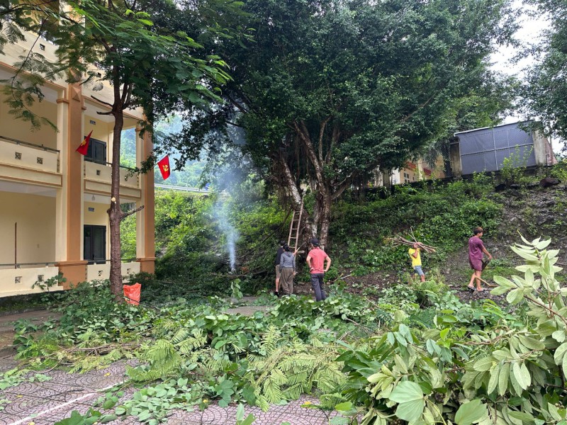 THẦY VÀ TRÒ LƯỢNG MINH CHỦ ĐỘNG CHUẨN BỊ CHO NĂM HỌC MỚI